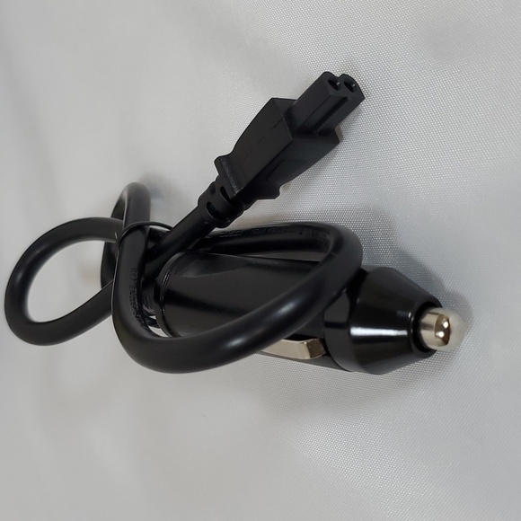 Scosche PI200PS-1 INVERT200 200W Mobile Power Inverter with 3 AC Outlets, 4 USB - Picture 16 of 16